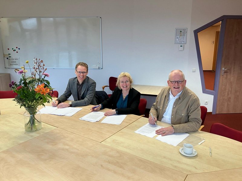 Ondertekening overeenkomst Middelveen V in Zuidwolde